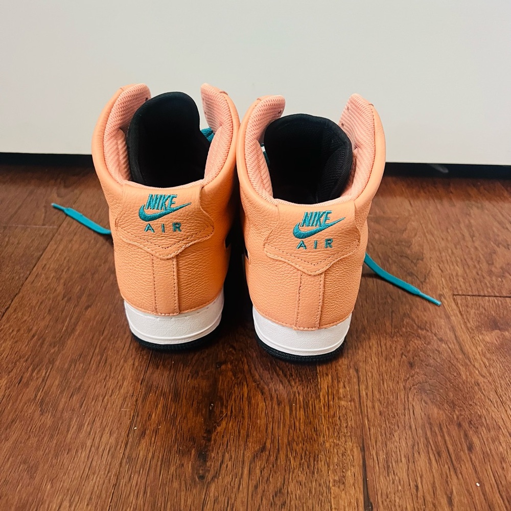 Nike Vibrant High-Top Sneakers with Teal and coral size 8.5 - Picture 3 of 12